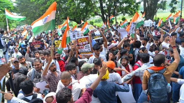 झारखंड में छात्रों का बड़ा मार्च, विधानसभा घेराव के लिए हजारों छात्र सड़क पर